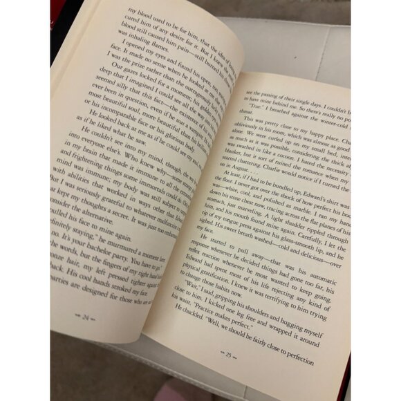 "Breaking Dawn" Hardcover By Stephenie Meyer Series Twilight - Picture 6 of 8